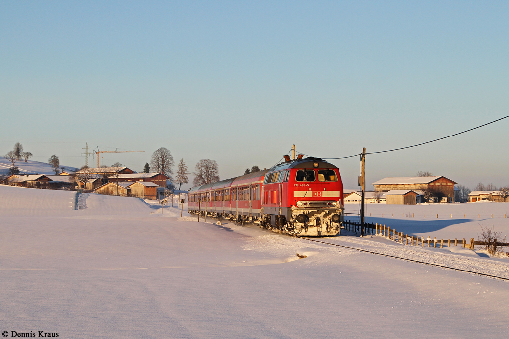 218 493 mit RE 57502 am 01.01.2015 bei Seeg.