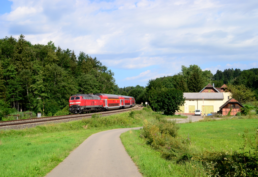 218 496 mit IRE 4223 Stuttgart Hbf - Lindau Hbf bei Magenhaus. 30.07.2016
