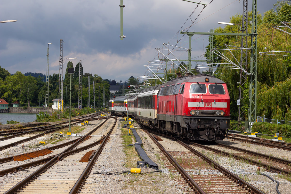 218 498-4 mit dem EC 194 in Lindau Hbf. 11.7.20