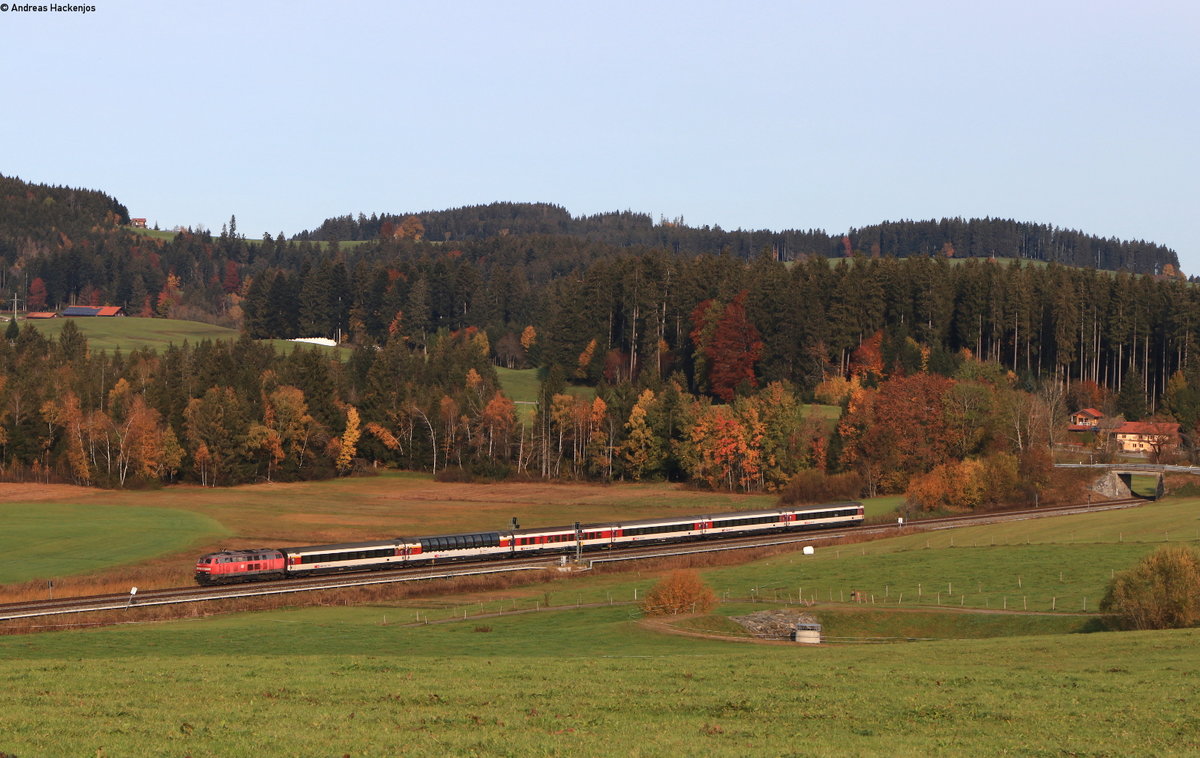 218 498-4 mit dem EC 191 (Basel SBB-München Hbf) bei Buflings 25.10.20