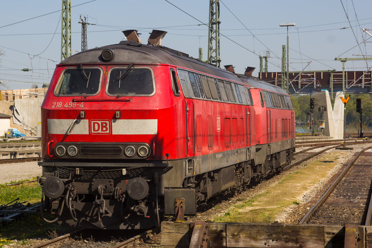 218 498-4 wartet auf den nächsten Einsatz in Lindau Hbf. 21.4.18

