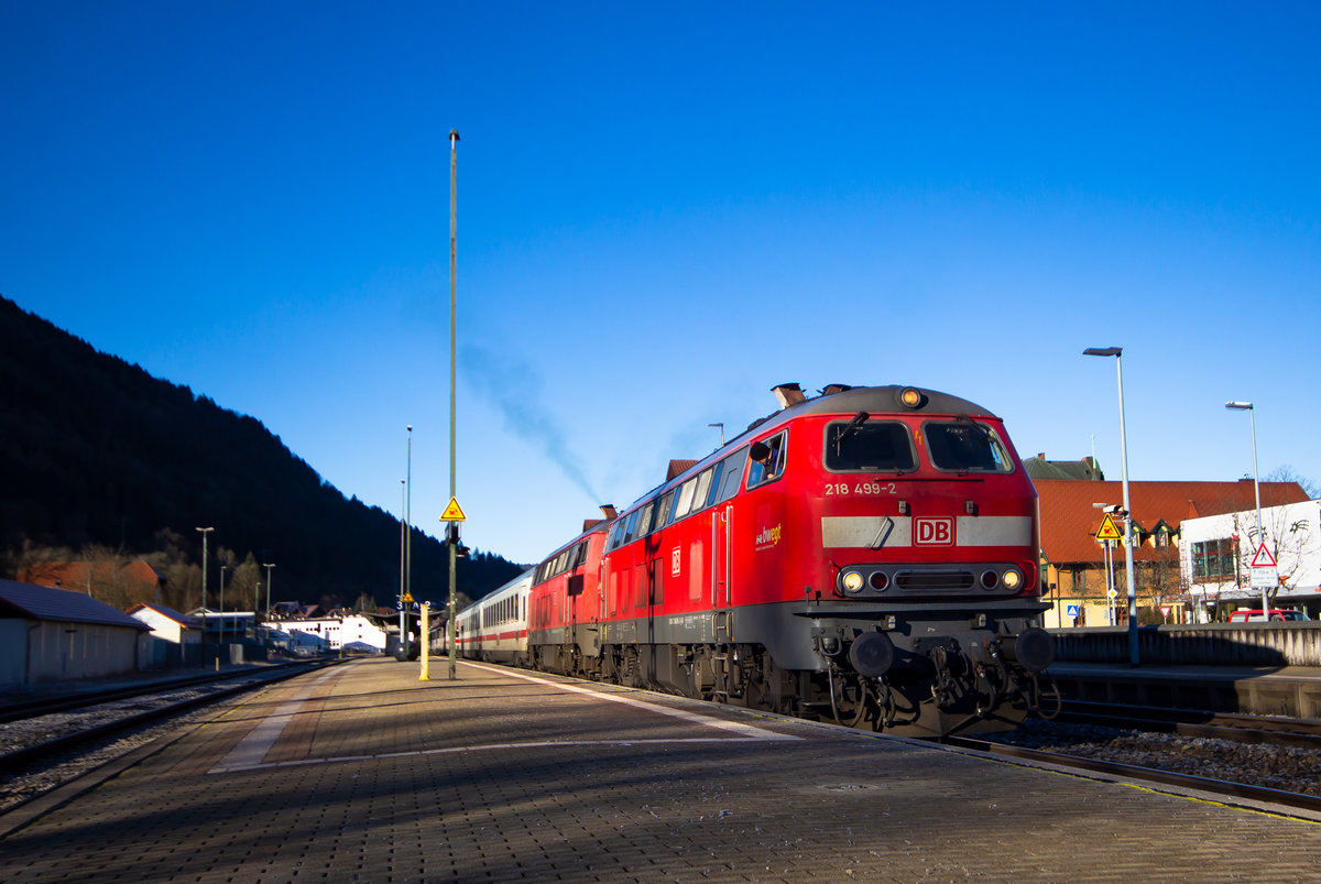 218 499-2 mit ihrer Schwester bei Ausfahrt in Immenstadt. 6.1.20