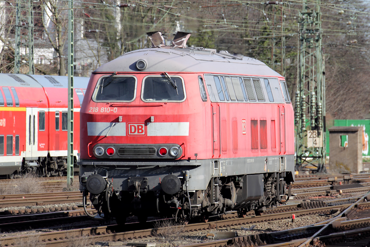 218 810-0 durchfährt Bremen Hbf. 22.3.2017