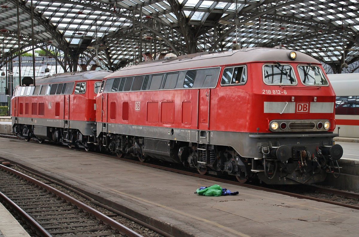 218 812-6 und 218 837-3 durchfahren am 13.07.2019 den Kölner Hauptbahnhof in westlicher Richtung. 
