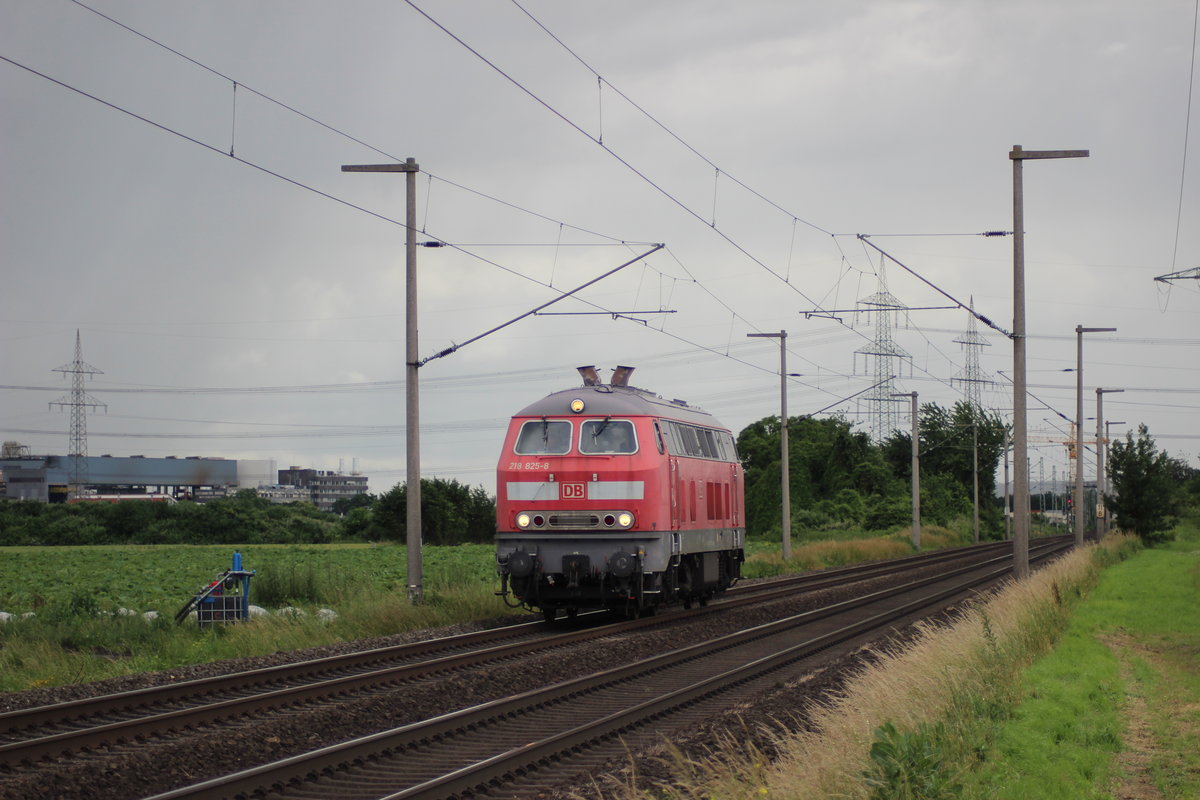 218 825-8 fuhr am 15.6.16 solo nach Köln