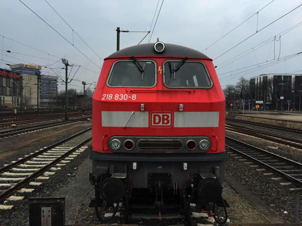 218 830 stand am 24.03.2015 in Hannover Hbf.