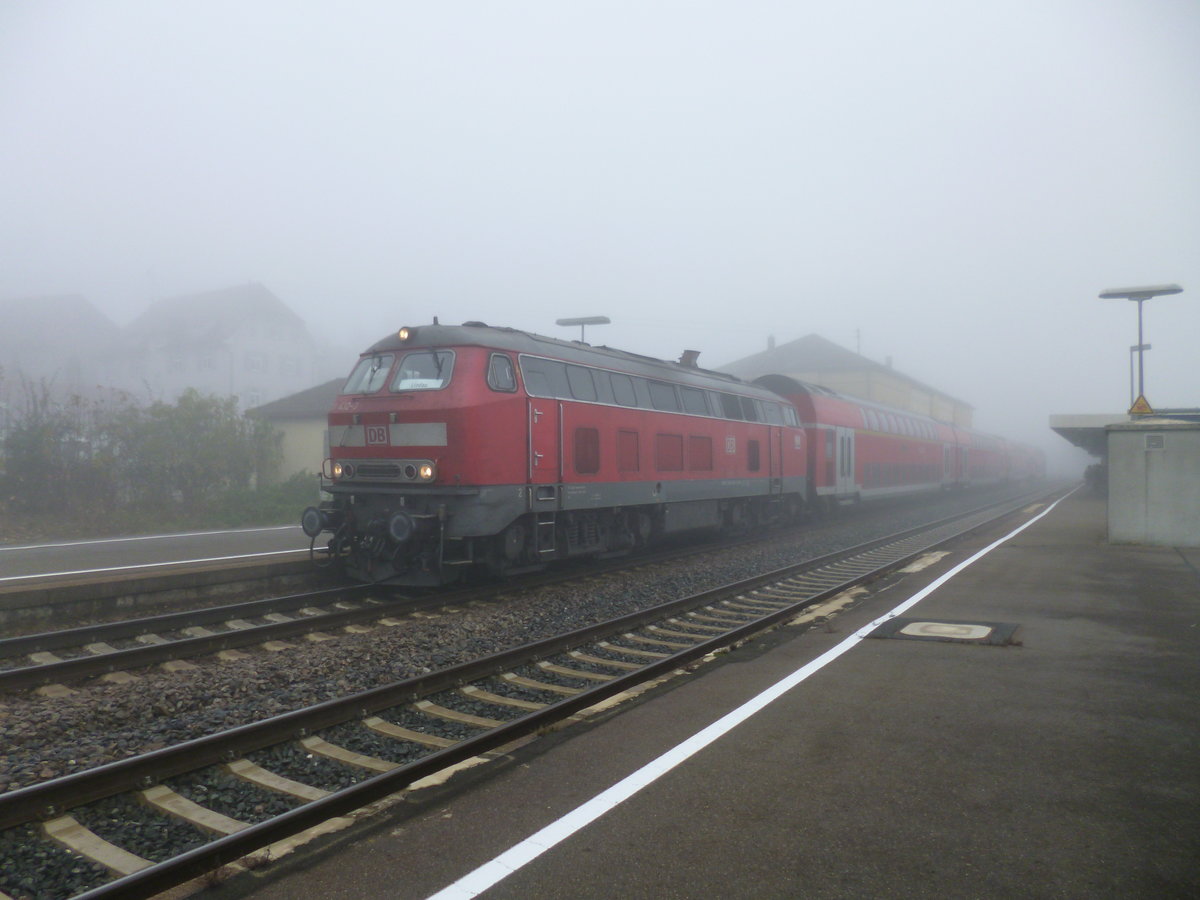 218 bei Starkem Nebel am ‎Freitag, ‎4. ‎November ‎2016 in Aulendorf