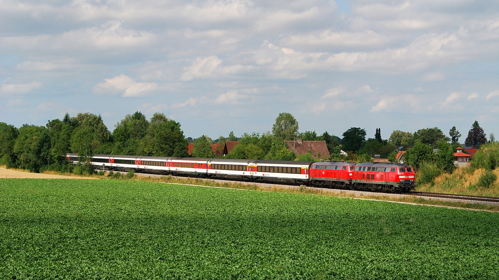 218 xxx mit EC 191 bei Schwabhausen (11.08.2013)
