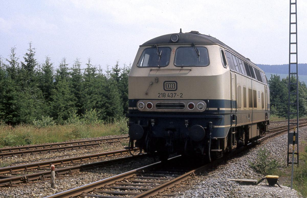 218437 rangiert am 13.6.1983 im Allgäuer Bahnhof Röthenbach.