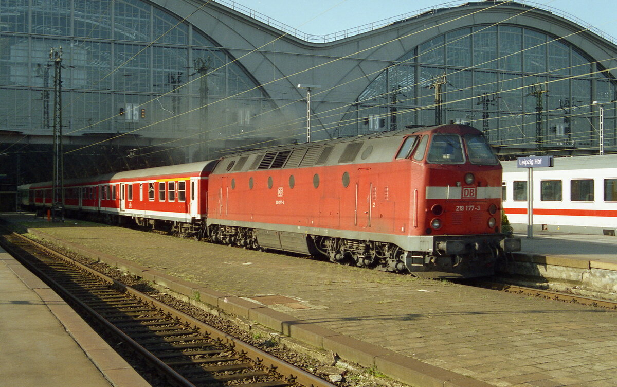 219 177-3 in Leipzig Okt 2001, Negativ Scan