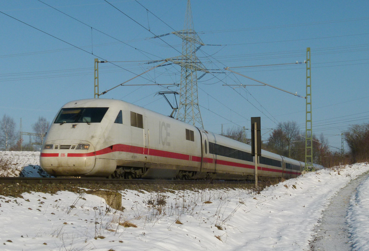 22. Januar 2011, ICE  Neumünster  (Tz 153) fährt als ICE 915 Berlin - München in die Zettlitzer Kurve und verabschiedet sich damit von der Strecke der Frankenwaldbahn.