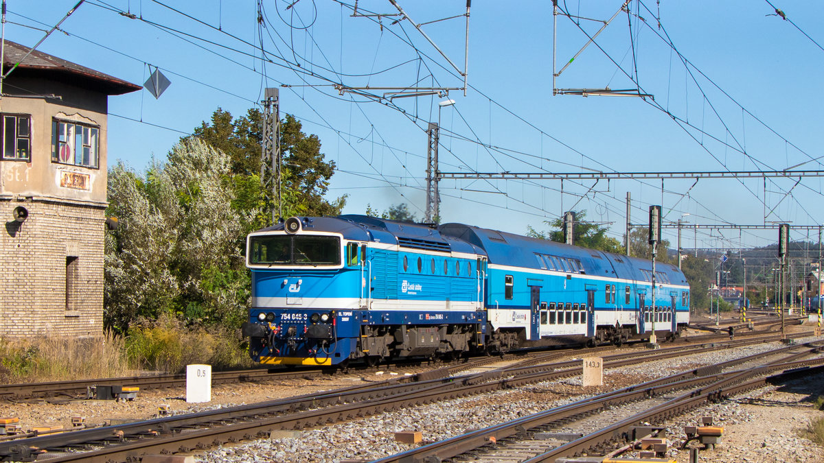 22. September 2019 in Cercany. 754 045-3 verlässte den Bahnhof. 