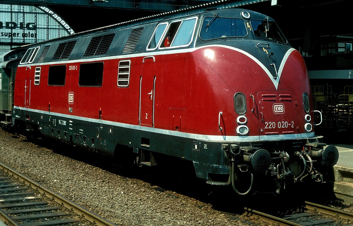 220 020  Hamburg Hbf  03.79