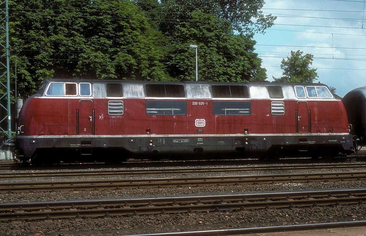  220 025  Stade  07.07.82