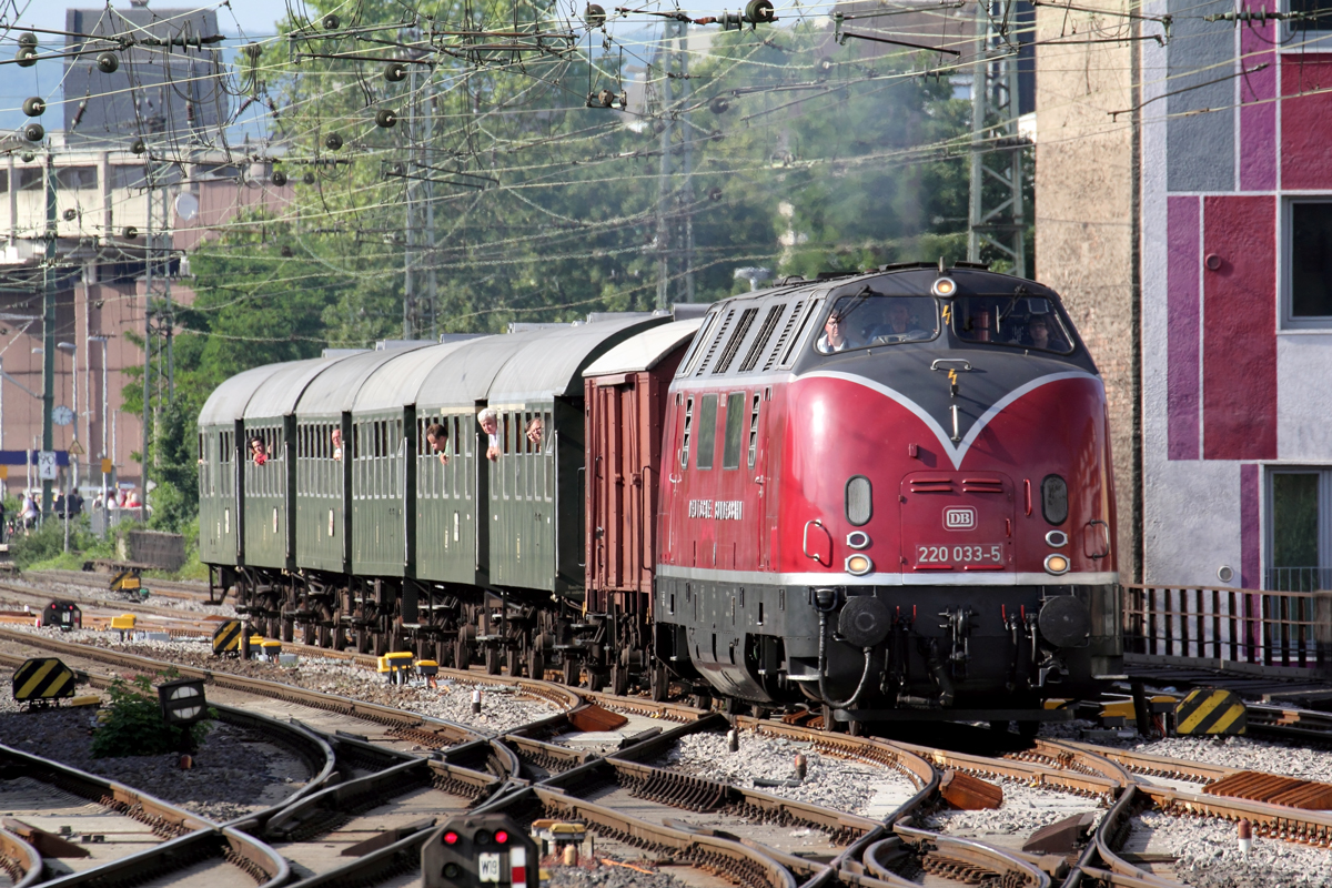 220 033-5 der Hammer Eisenbahnfreunde in Koblenz 22.6.2019