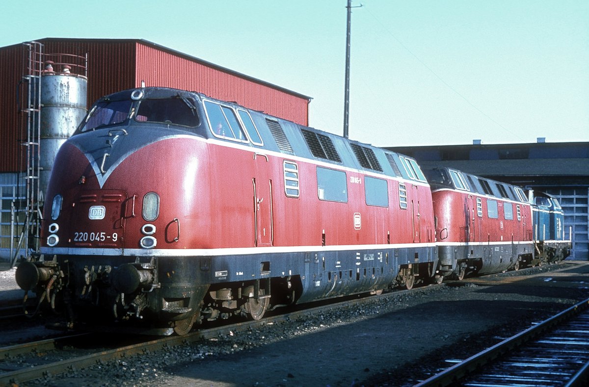 220 045  Lübeck  20.02.82