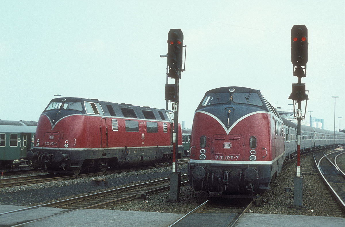220 070 + 220 001  Oldenburg  28.07.79