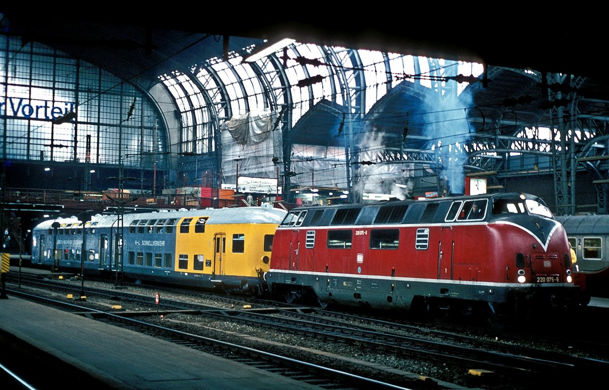 220 075  Hamburg Hbf  04.03.84