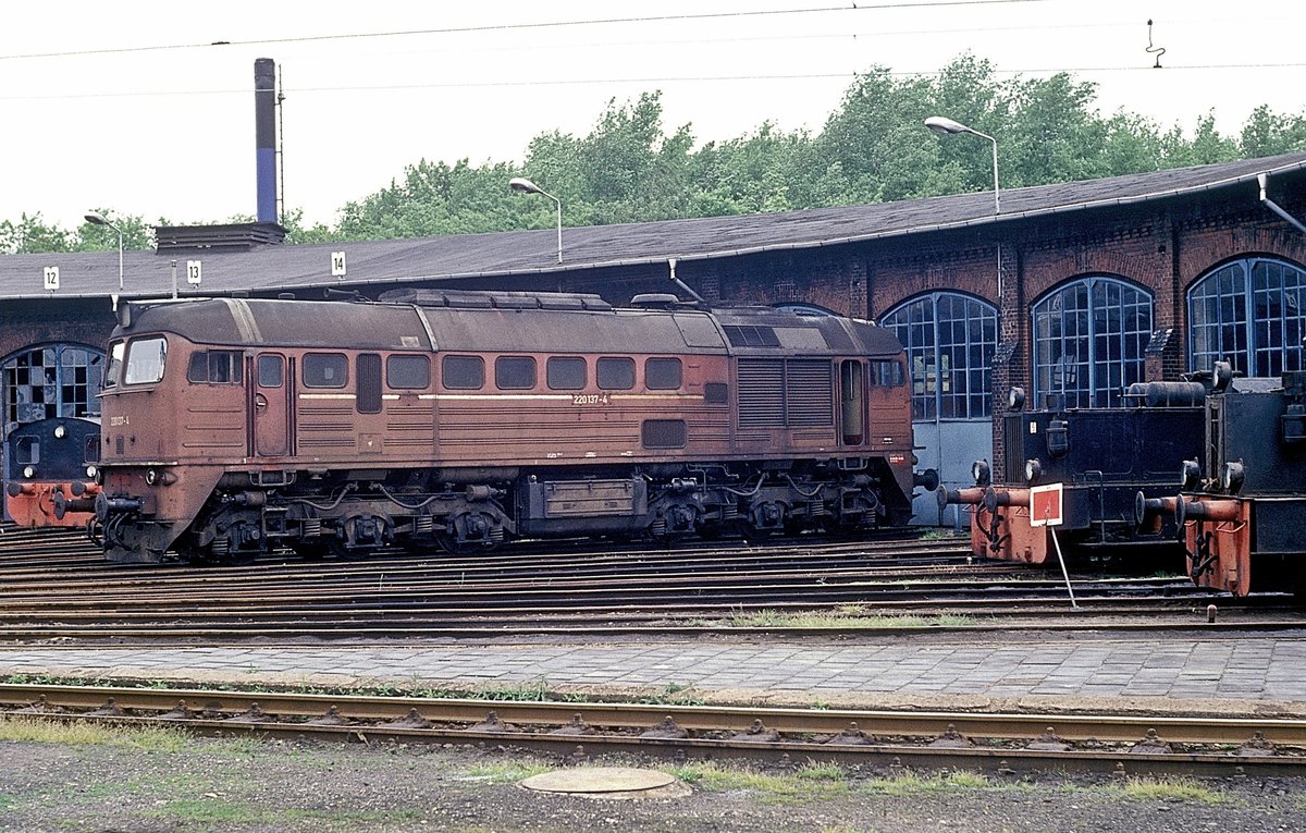 220 137  Leipzig - Wahren  17.05.94