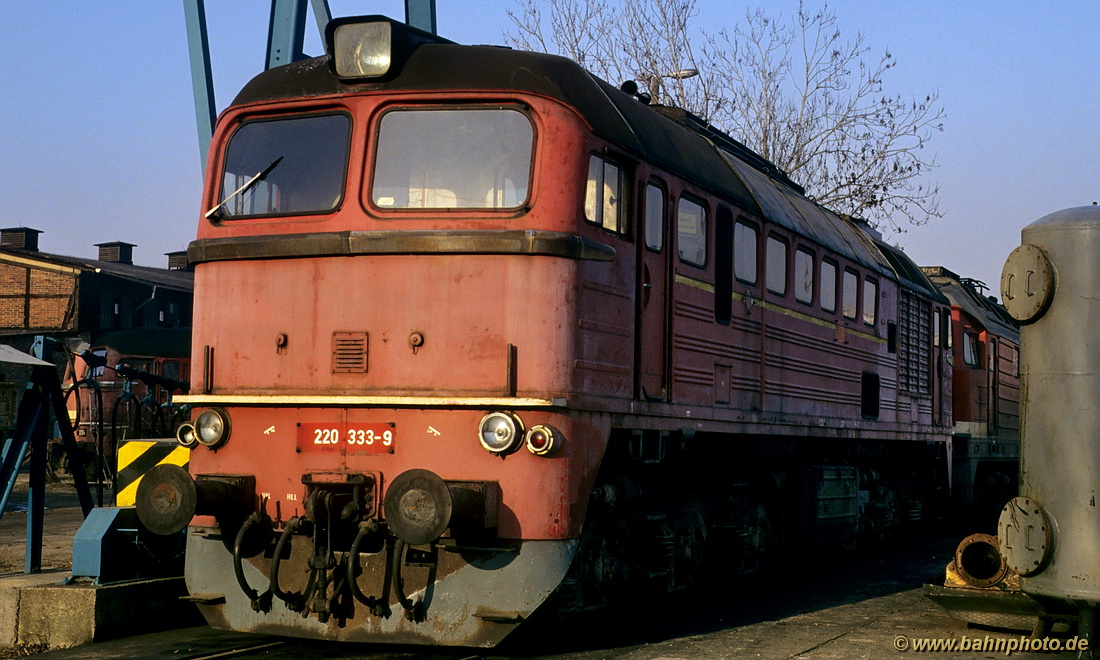 220 333-9 - Bw Gera - 29.12.1992

In der Feiertagsruhe steht 220 333-9 im Bw Gera am 29.12.1992 abgestellt.

Foto: Thomas J. Konz