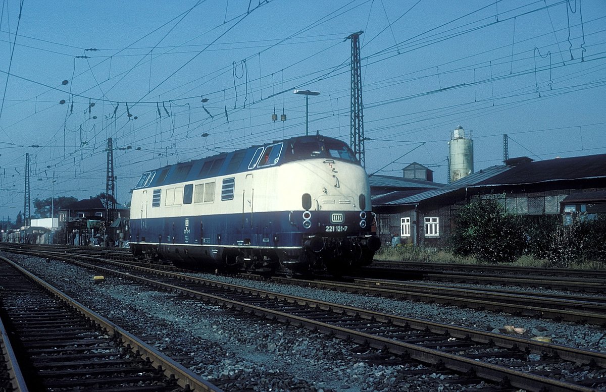 221 121  Oberhausen - West  08.09.83