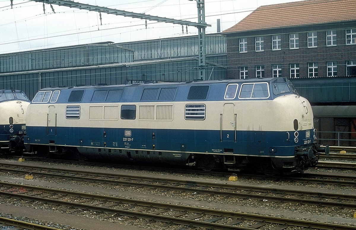 221 121  Wanne - Eickel  04.09.83