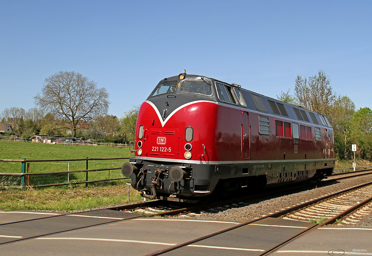 221 122 der EfW Lz bei Hürth Fischenich am 11.04.2020