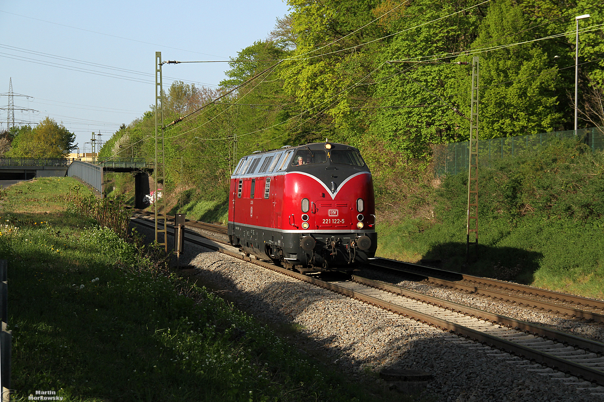221 122 Lz bei Köln Mülheim am 13.04.2020