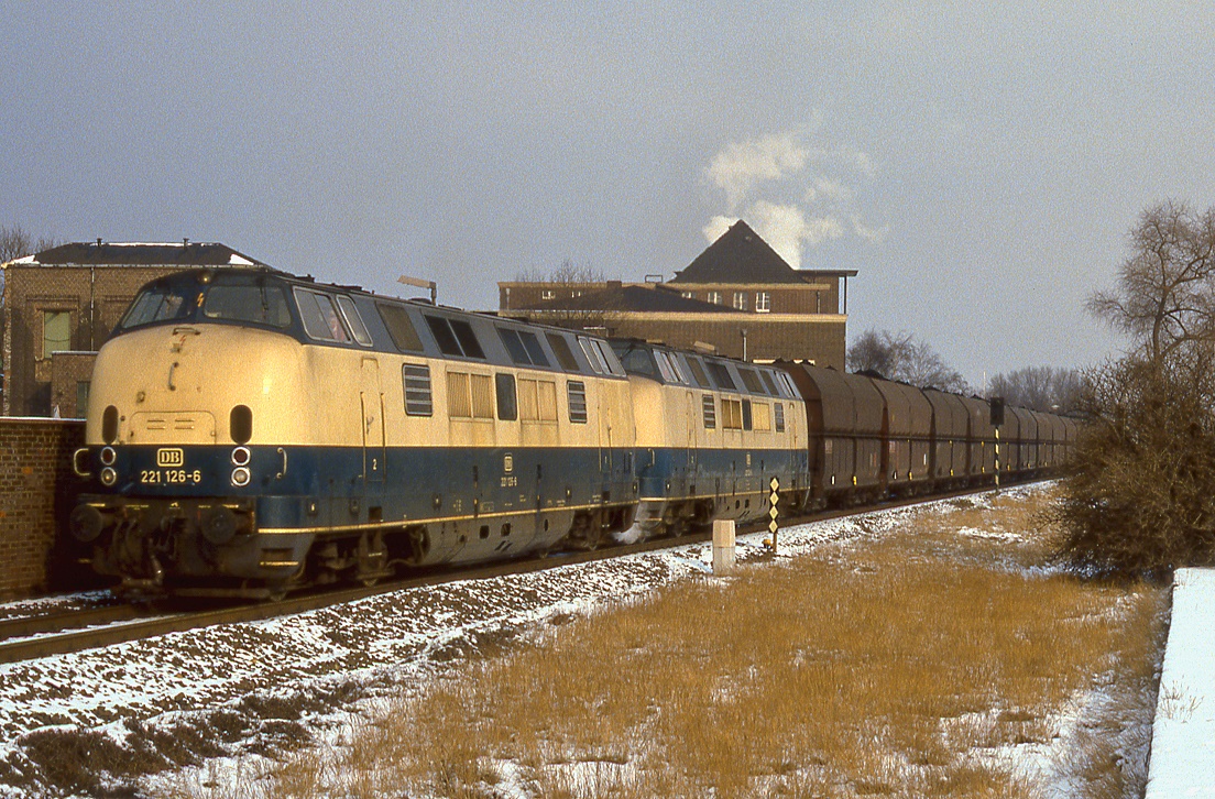 221 126 + 221 103, Duisburg Angerhausen, 08.02.1986.