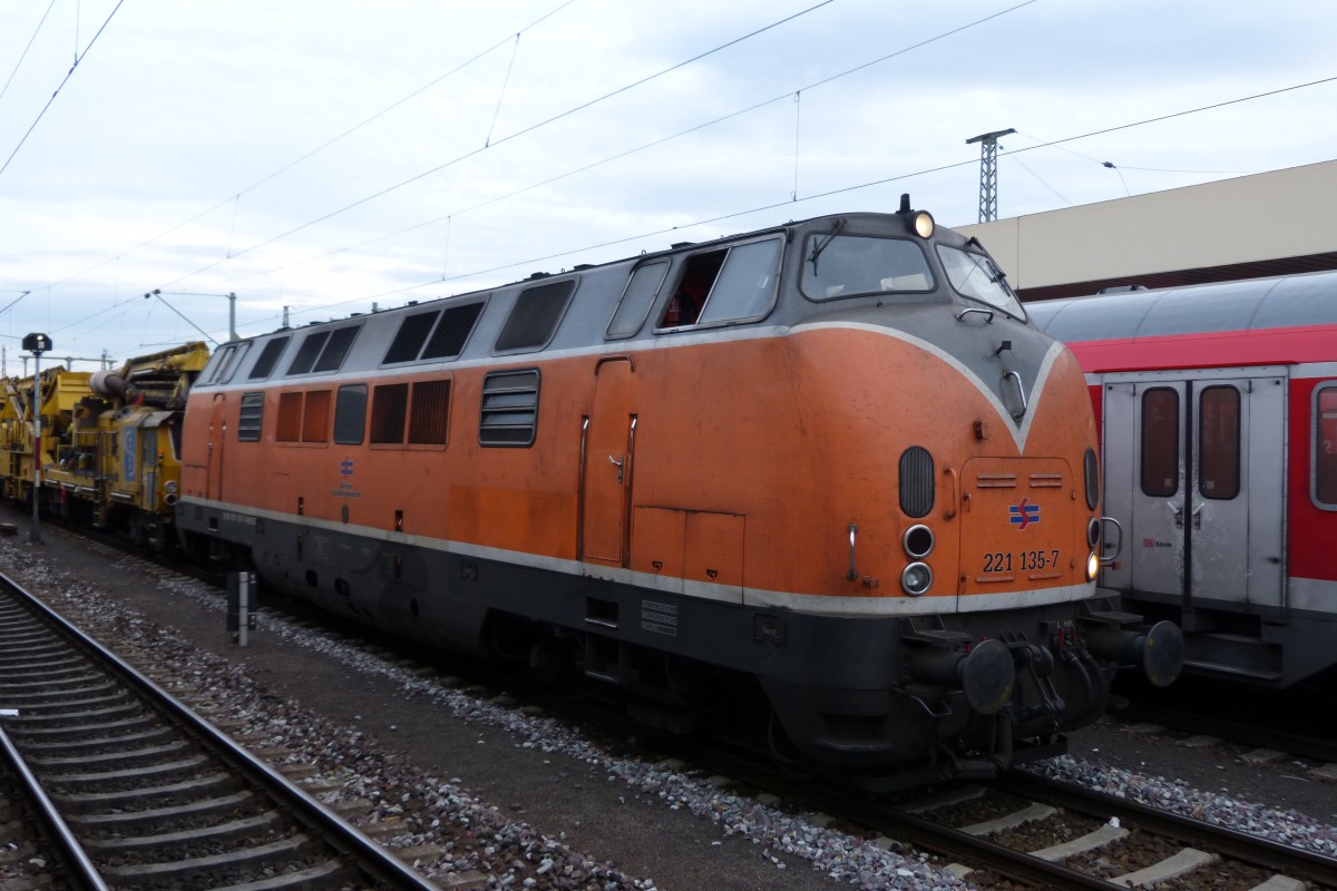 221 135 der Bocholtr Eisenbahn am 25.10.13 in Mannheim Hbf