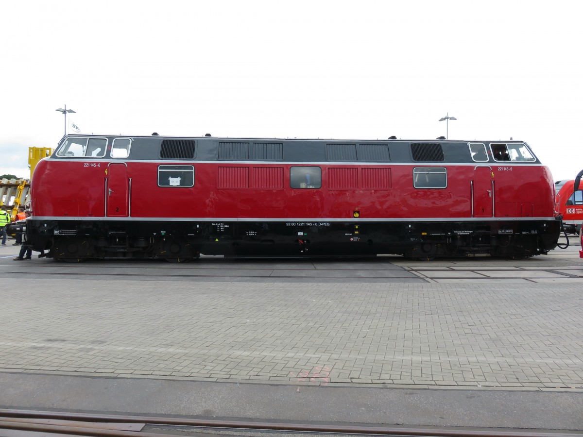 221 145 6 am 25.09.2014 auf der Innotrans in Berlin 