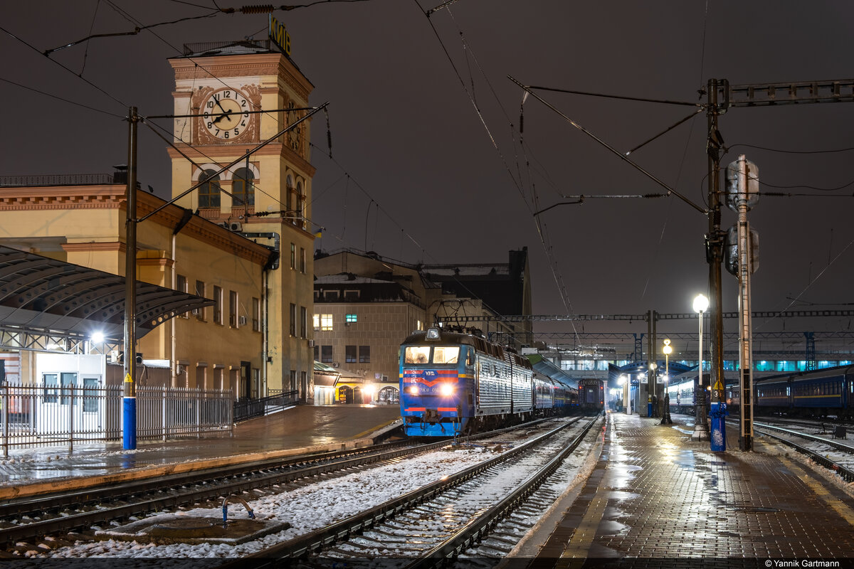 22.11.2024: УЗ ЧС8-018 / Київ (Kyiv), Ukraine