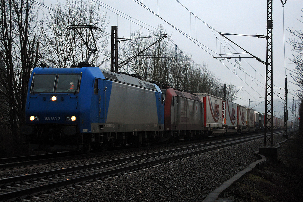 22.12.2017 Streckenabschnitt Uhingen 185 530-3 mit dem Mars & einer unbekannten CFL kalt im schlepp
