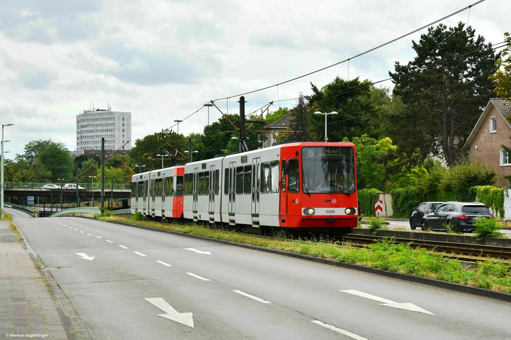 2228 als Linie 16 auf der Amsterdamer Straße am 06.08.2019.