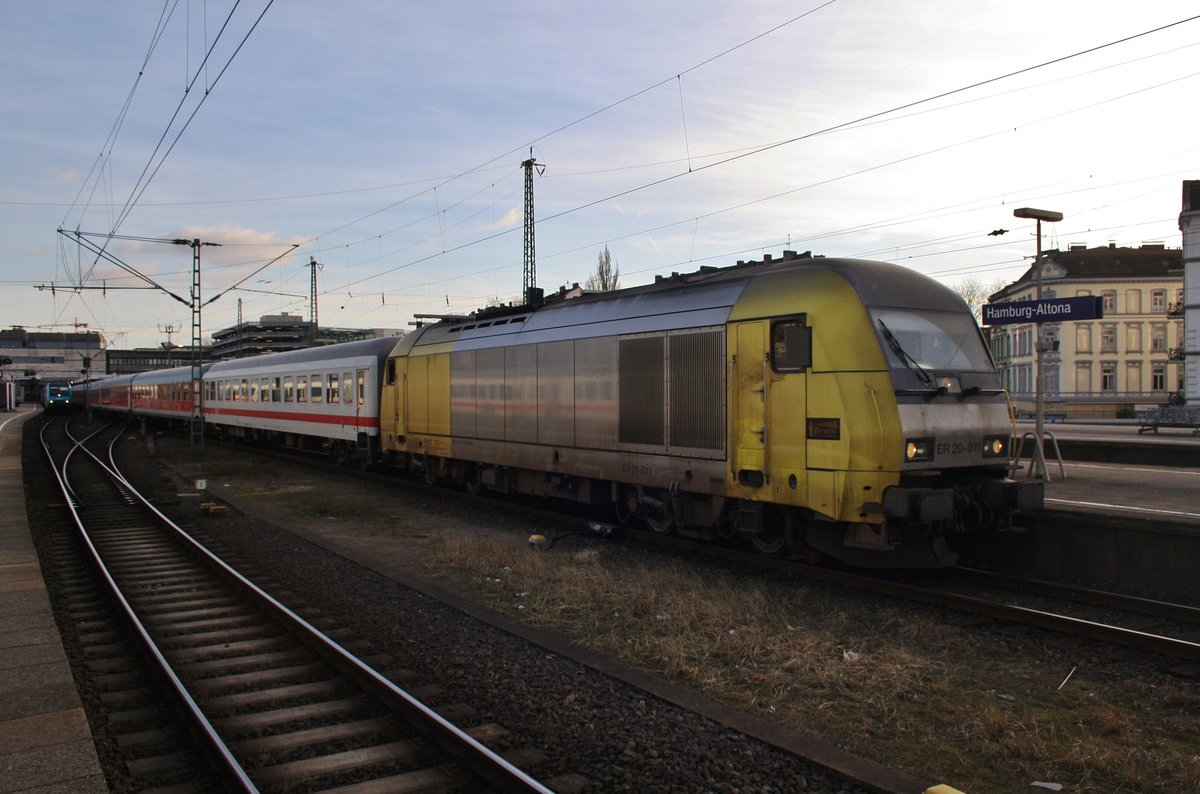 223 011-8 hat am 25.3.2017 den RE6 (RE11027) von Westerland(Sylt) nach Hamburg-Altona gebracht, nun geht es weiter in die Abstellung.