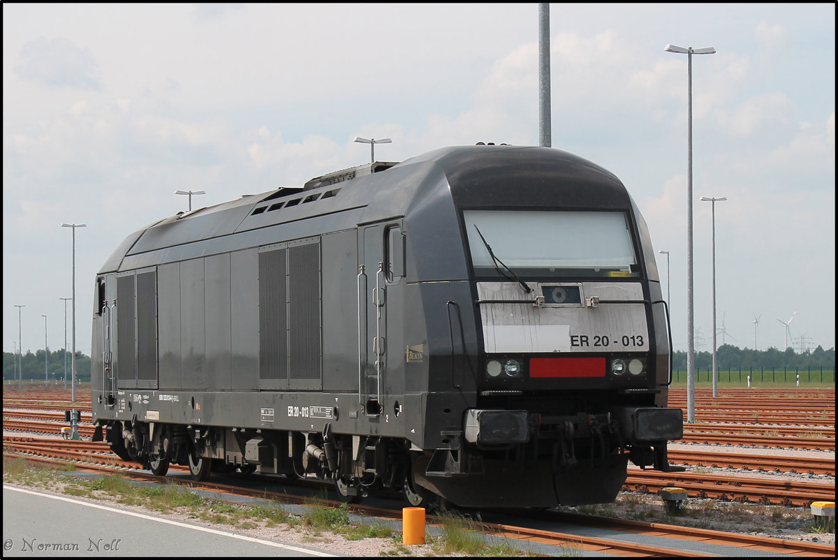 223 013-4 abgestellt auf dem Jade-Weser-Port und wartet auch ihren Containerzug. 20/05/2017 Wilhelmshaven