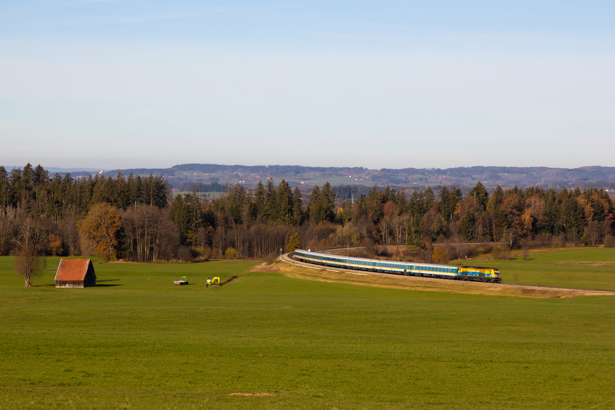 223 013 als Werbelok für den Verkerhsverbund Bodo am Alex bei Opfenbach/Mellatz. 14.11.20