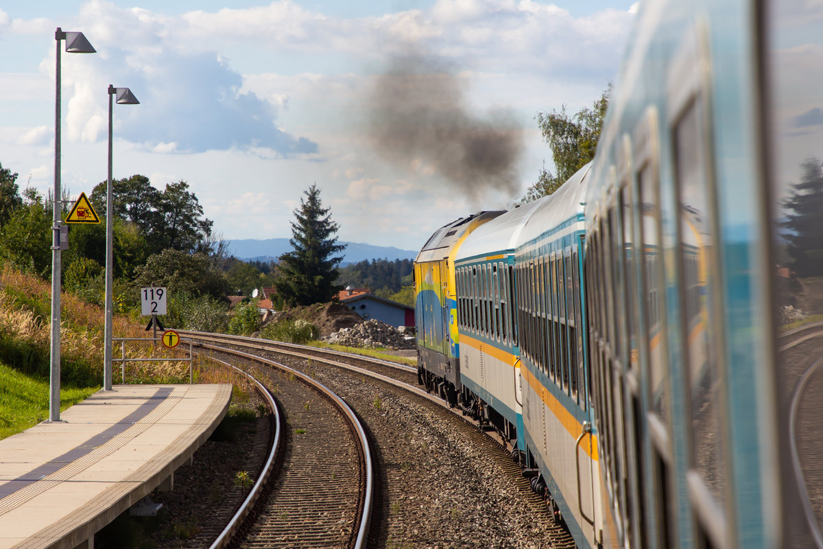 223 013 mit dem Alex nach Lindau. Bei der Anfahrt in Heimenkirch. 17.9.20