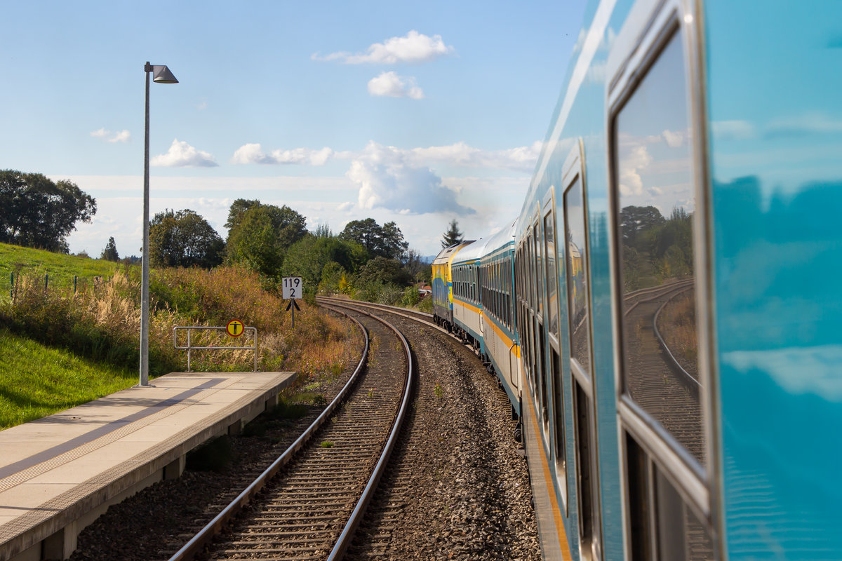 223 013 mit dem Alex nach Lindau. Bei der Anfahrt in Heimenkirch. 17.9.20