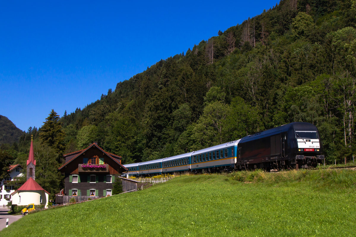 223 014 mit dem  Alex bei Knechtenhofen gen Immenstadt. 19.7.20