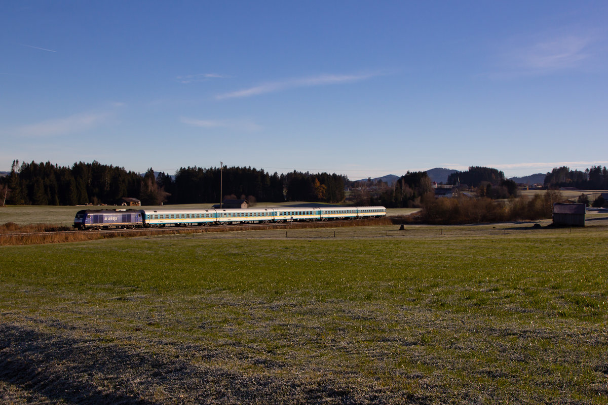 223 015 mit ihrem Alex Vollzug bei Riedhirsch. 05.12.20