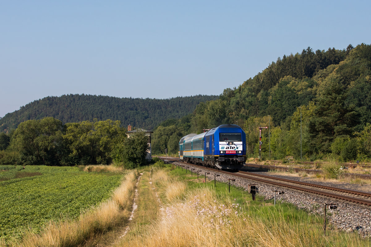 223 015 war am 13. Juli 2018 mit einem Alex unterwegs in Richtung Prag, aufgenommen in Nabburg.