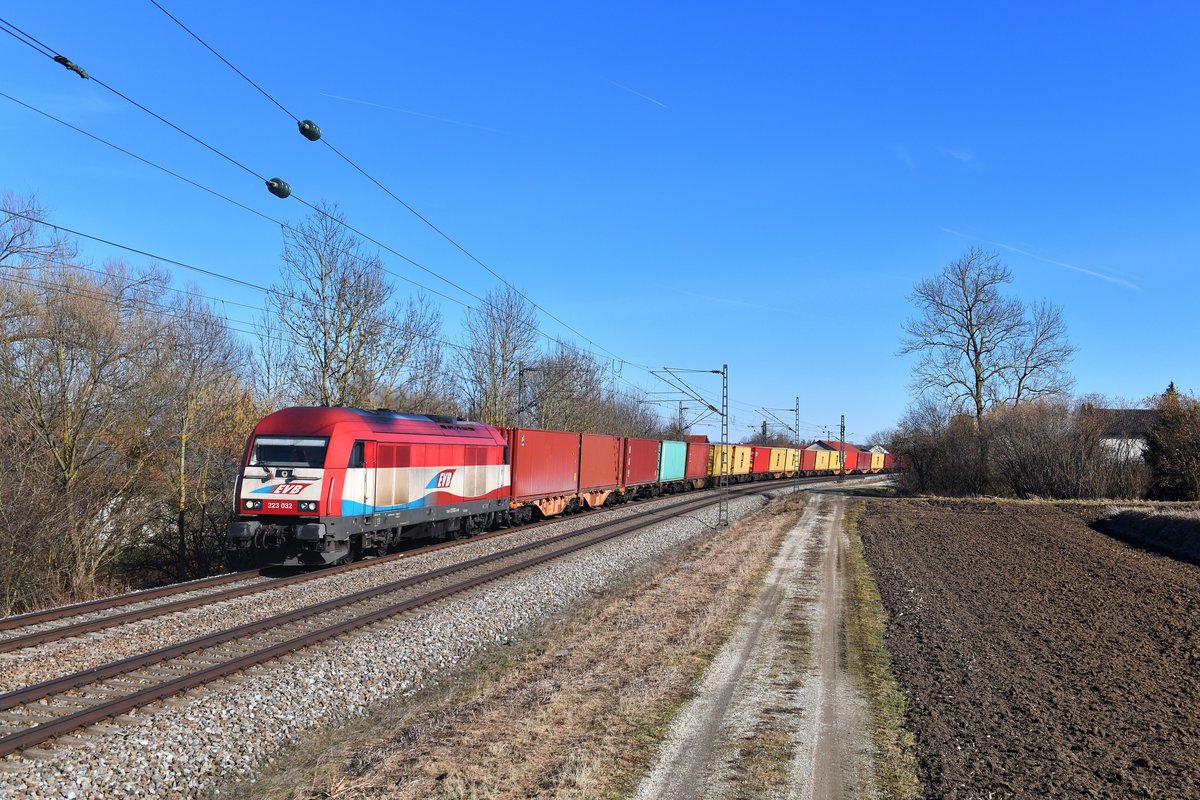 223 032 mit DGS 41888 am 23.02.2019 bei Langenisarhofen. 