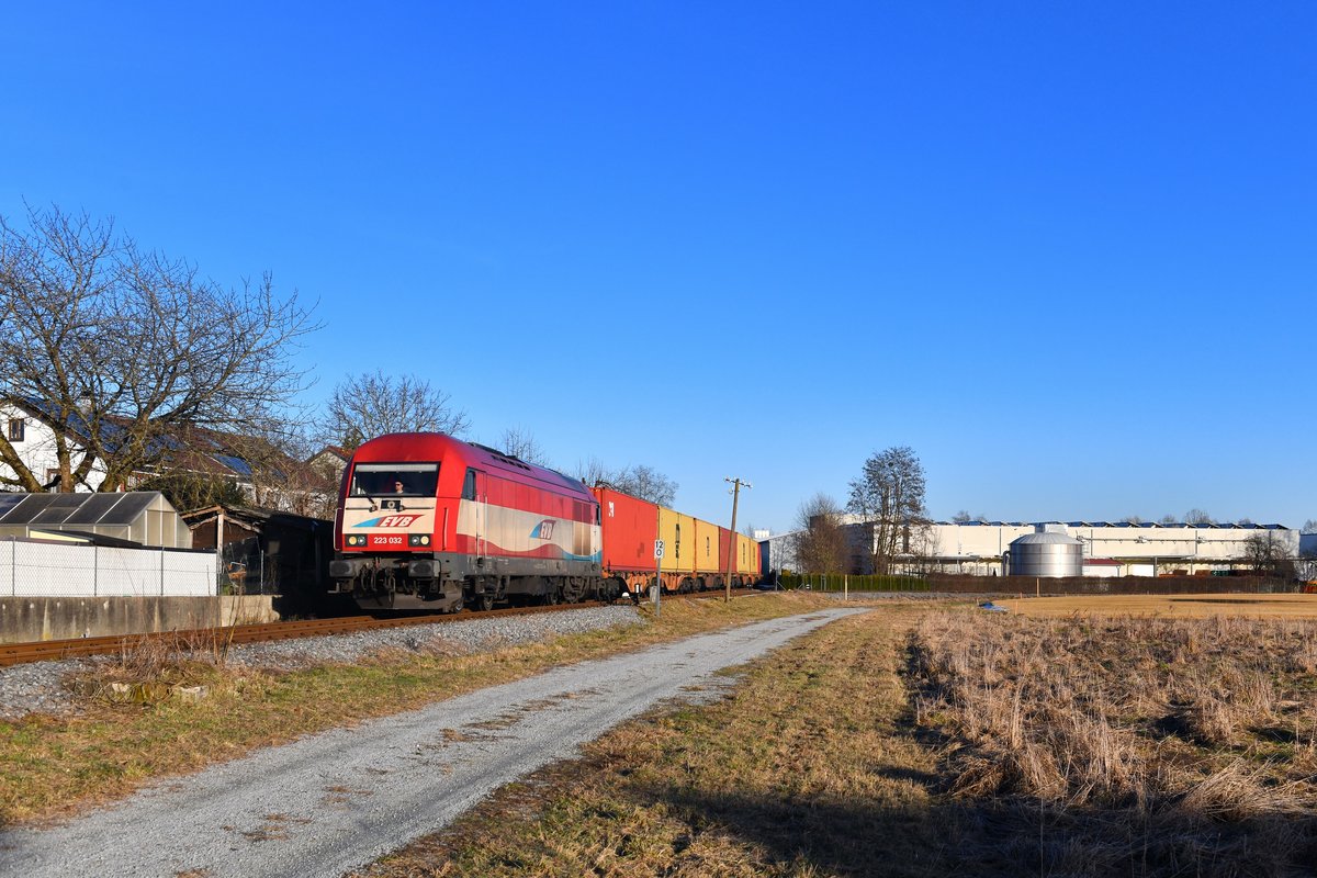 223 032 mit DGS 41888 am 23.02.2019 bei Hengersberg. 
