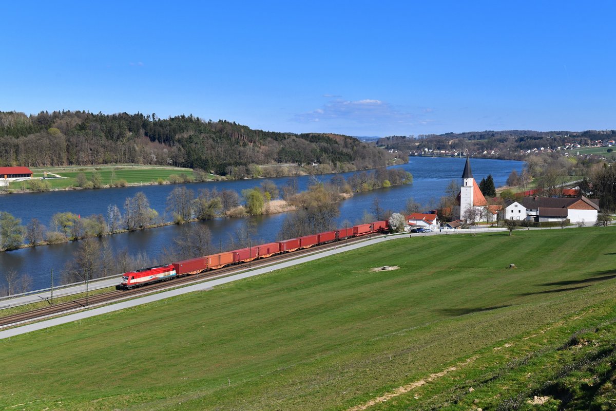 223 032 mit DGS 41888 am 06.04.2019 bei Hausbach. 