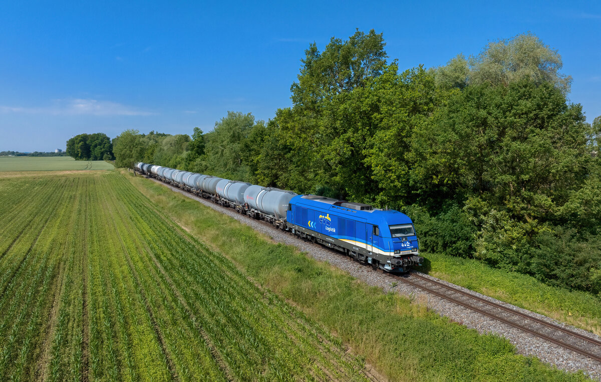 223 033 mit einem Kesselzug am 15.06.2023 bei Pankofen.