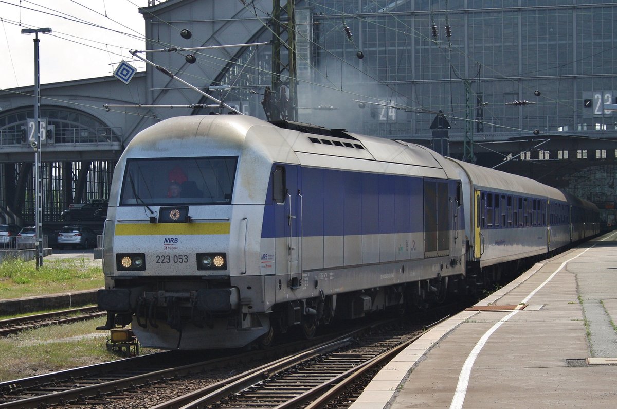 223 053 verlässt am 13.5.2017 mit dem RE6 (RE81298) nach Chemnitz Hauptbahnhof den Leipziger Hauptbahnhof. 