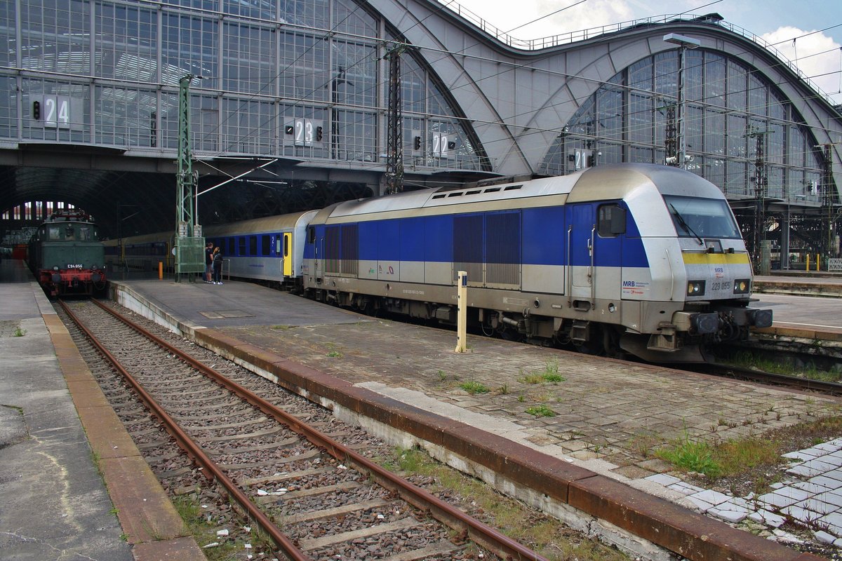 223 055 fährt am 13.5.2017 mit dem RE6 (RE81294) nach Chemnitz Hauptbahnhof aus dem Leipziger Hauptbahnhof aus.
