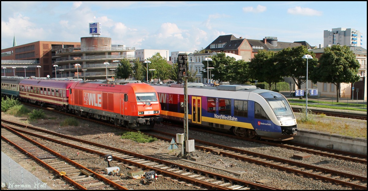 223 056-3 der WLE Lok 22 wartet mit Ihrem Sonderzug auf Ausfahrt,whrend der VT 648 schon freie Fahrt nach Osnabrck hat. Wilhelmshaven. 13/09/2013