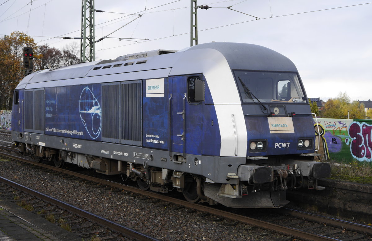 223 061, Lok 7 des Prüfcenters Wildenrath, ist auf dem Weg nach Krefeld-Uerdingen, um neues Testmaterial abzuholen. Aufnahme: Viersen, 18.11.16.